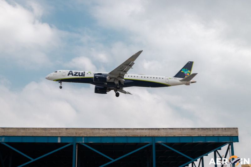 e195-e2-azul-pouso-emas-aeroporto-de-congonhas-1024x683