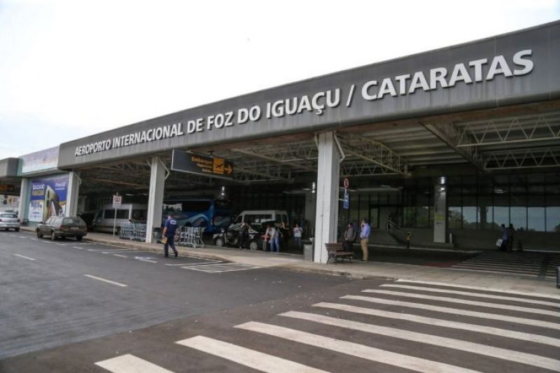 aeroporto_internacional_de_foz_do_iguacu_foto_geraldo_bubniak_aen-696x464